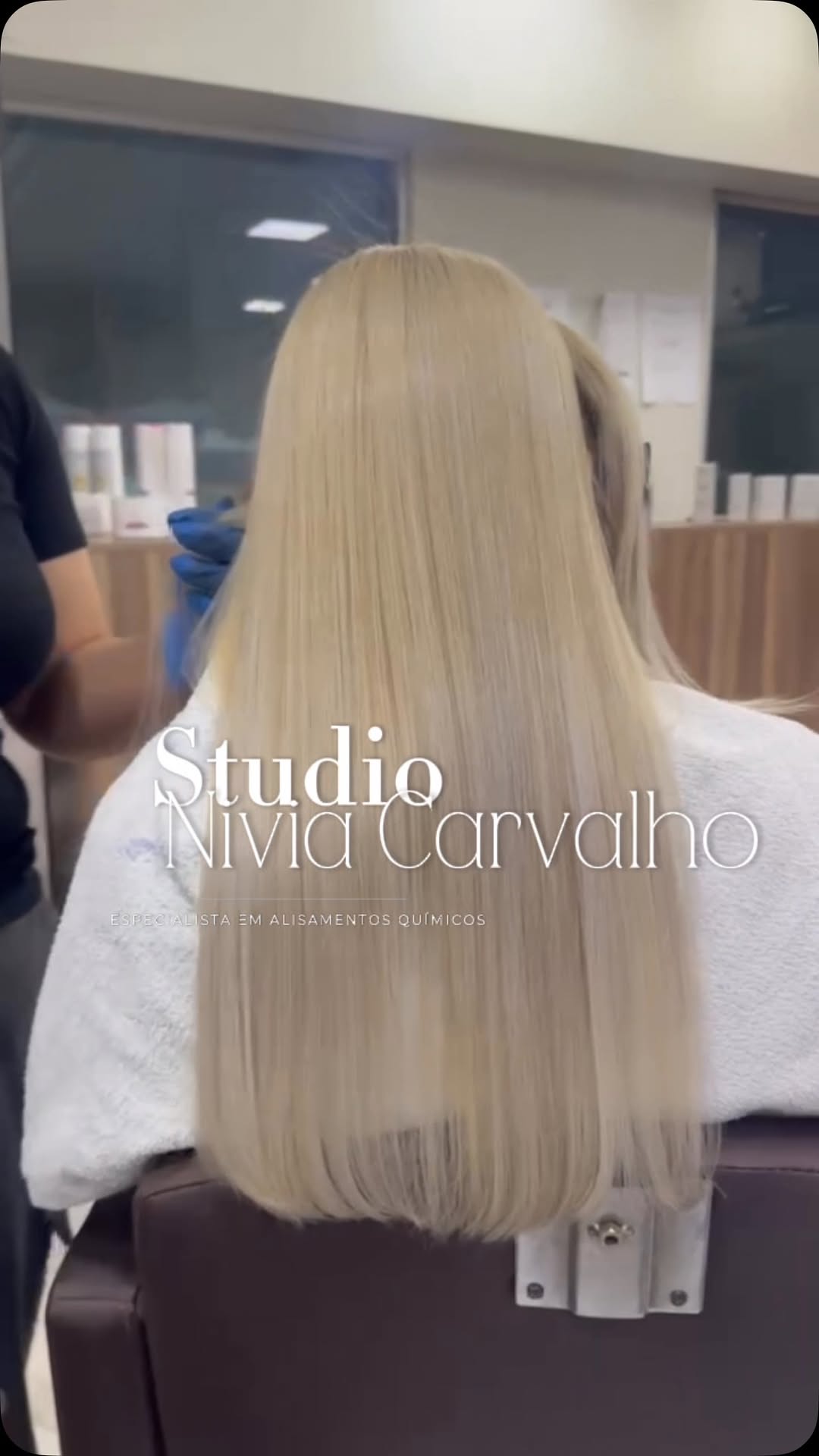 Cabelo loiro liso com brilho